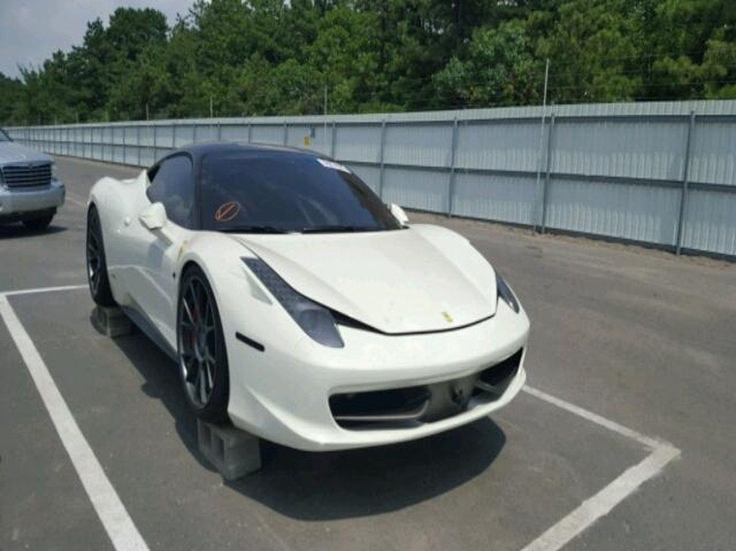 Sieu xe Ferrari 458 Italia &quot;thuy kich&quot; thet gia 1,9 ty dong